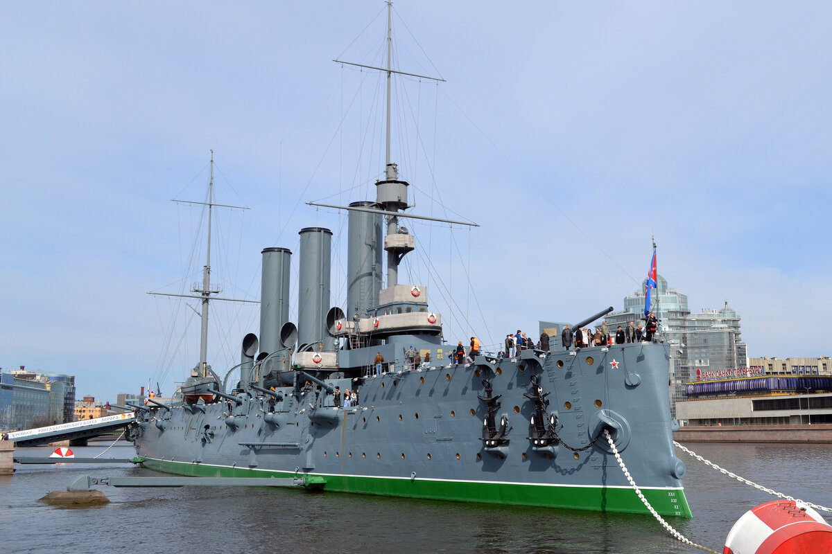 Что тебе снится? Крейсер Аврора в час, когда утро встаёт над Невой... - Борис Русаков