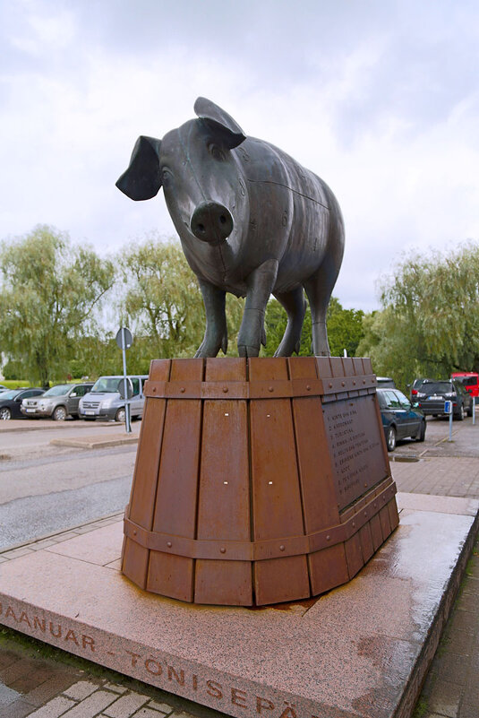 Бронзовая свинья в Тарту. Эстония - Сергей Сомихин