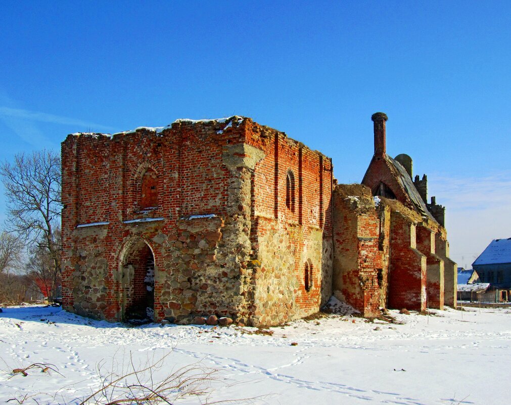 Южная сторона кирхи - Сергей Карачин