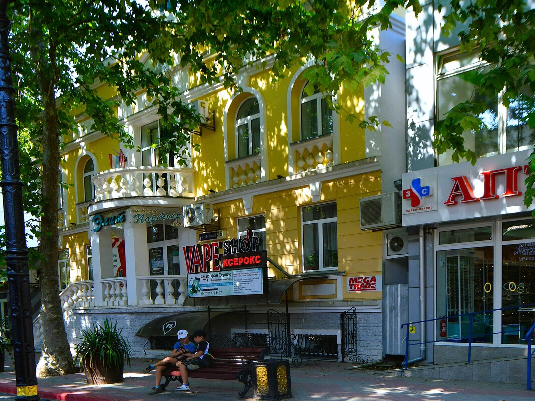 Керчь. Дом по ул. Ленина 35. - Пётр Чернега