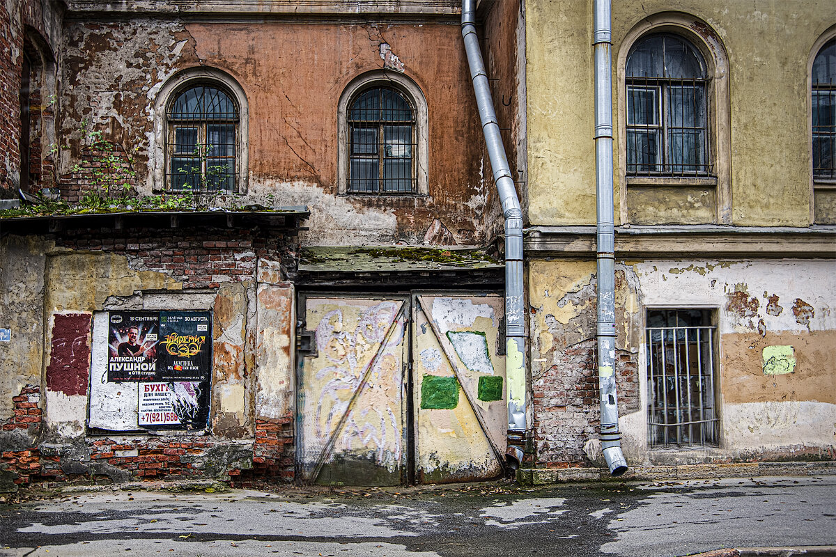 Старые стены. - Александр 