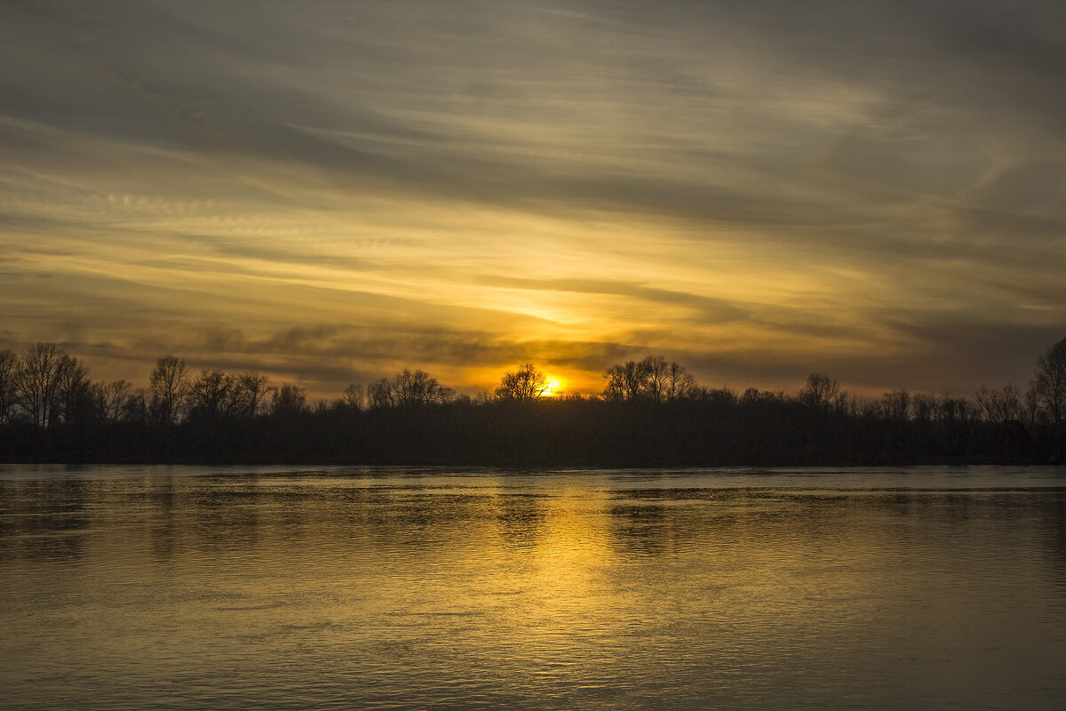 Река, солнце и тишина - Владимир Кириченко