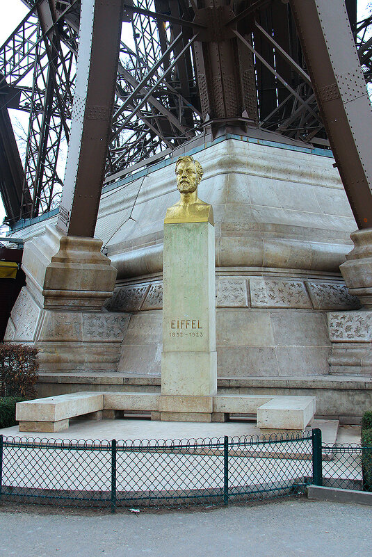 Памятник Гюставу Эйфелю - Сергей Сомихин