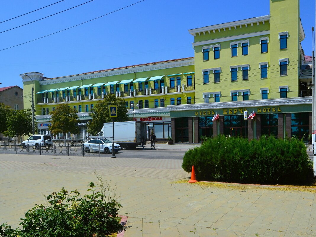 Керчь. Гостиница "Керчь". - Пётр Чернега