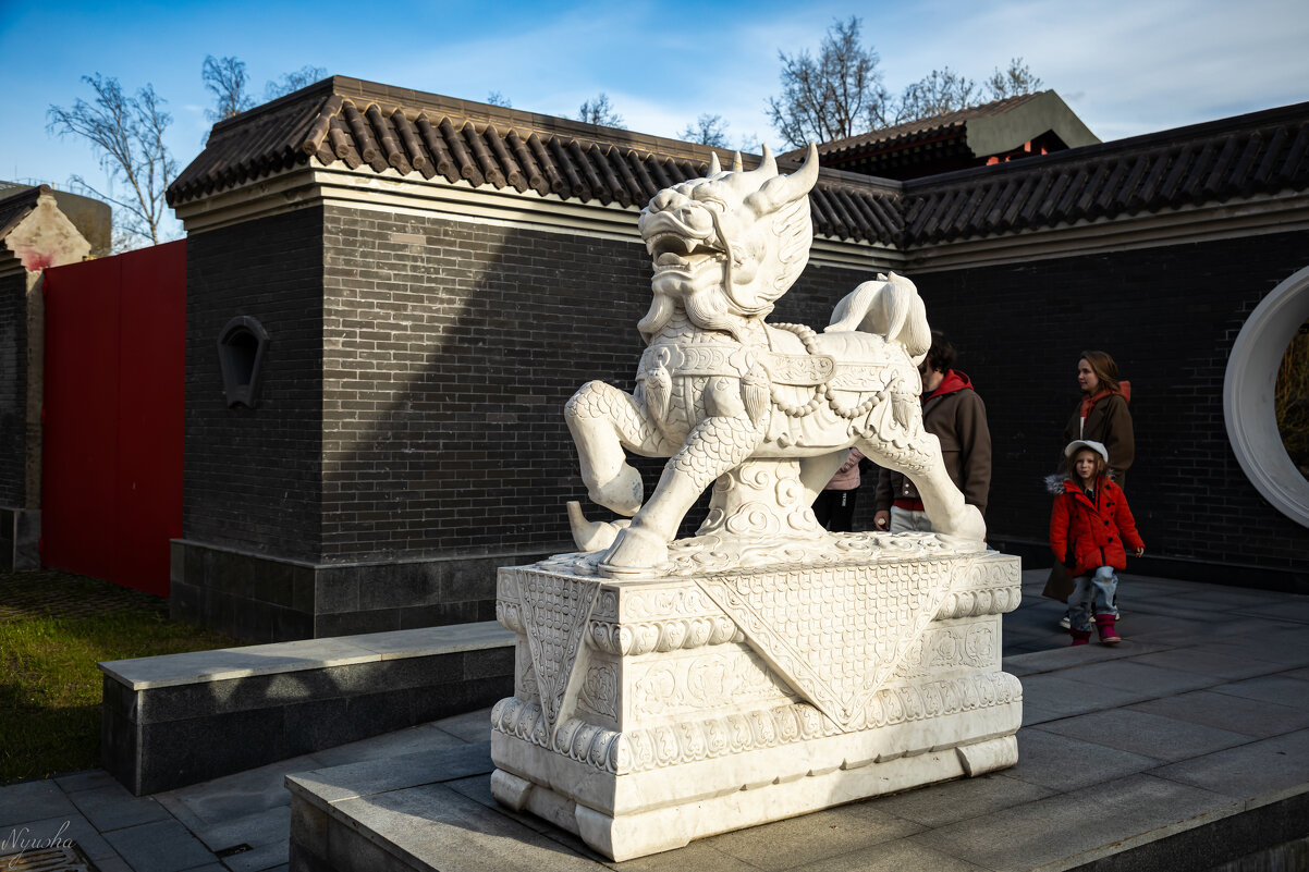 В парке Хуамин - Nyusha .