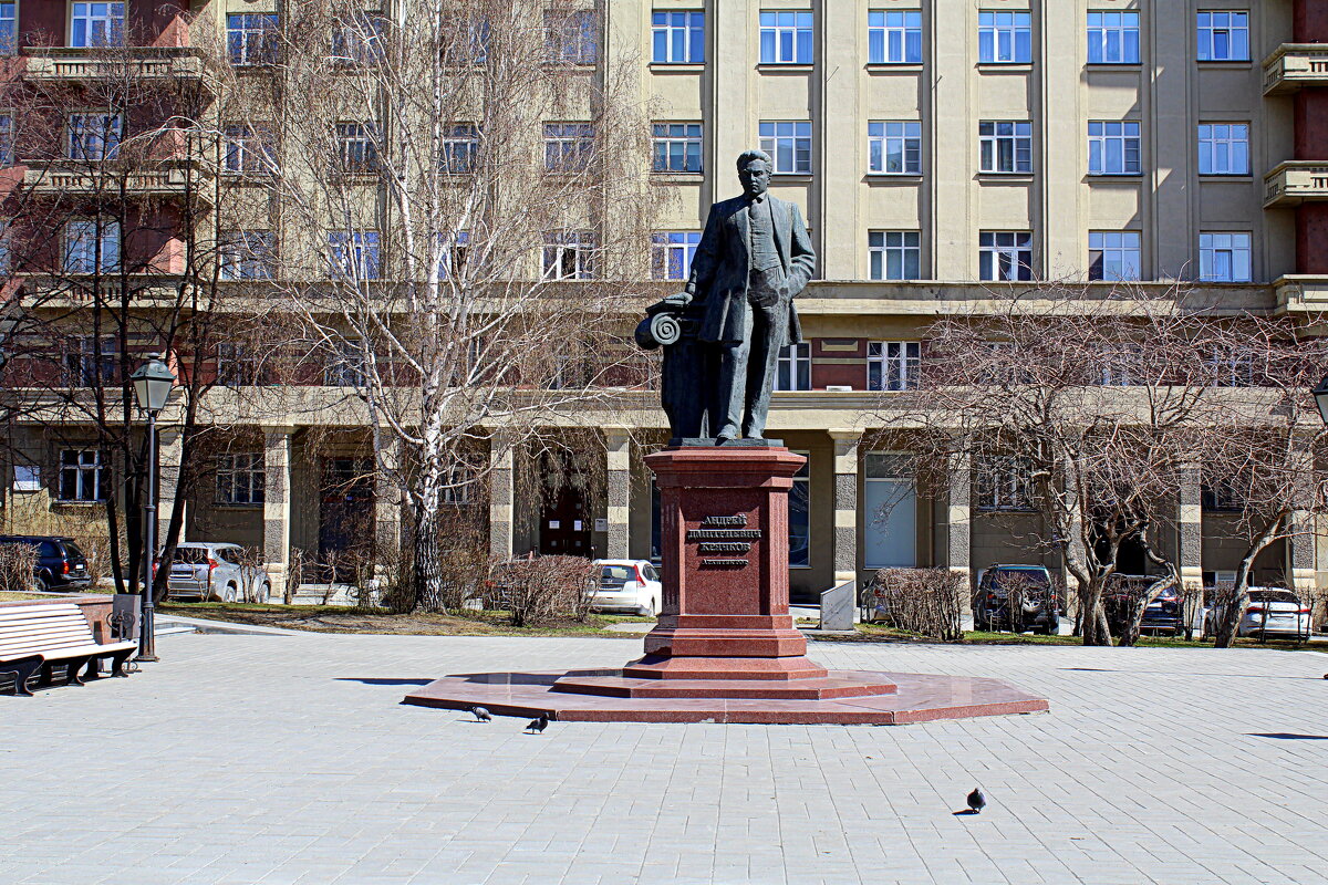 Памятник архитектору Крячкову А.Д. - Татьяна Лютаева