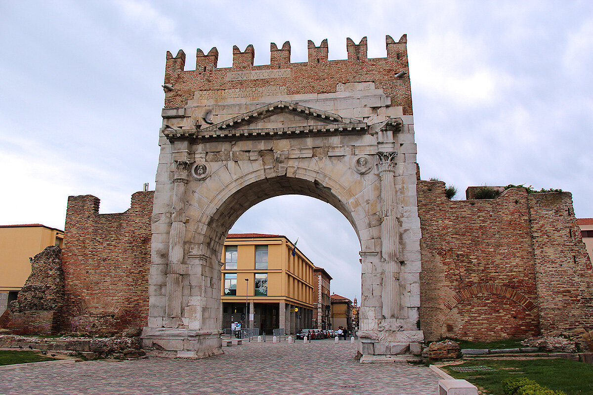 Арка императора Августа - Сергей Сомихин