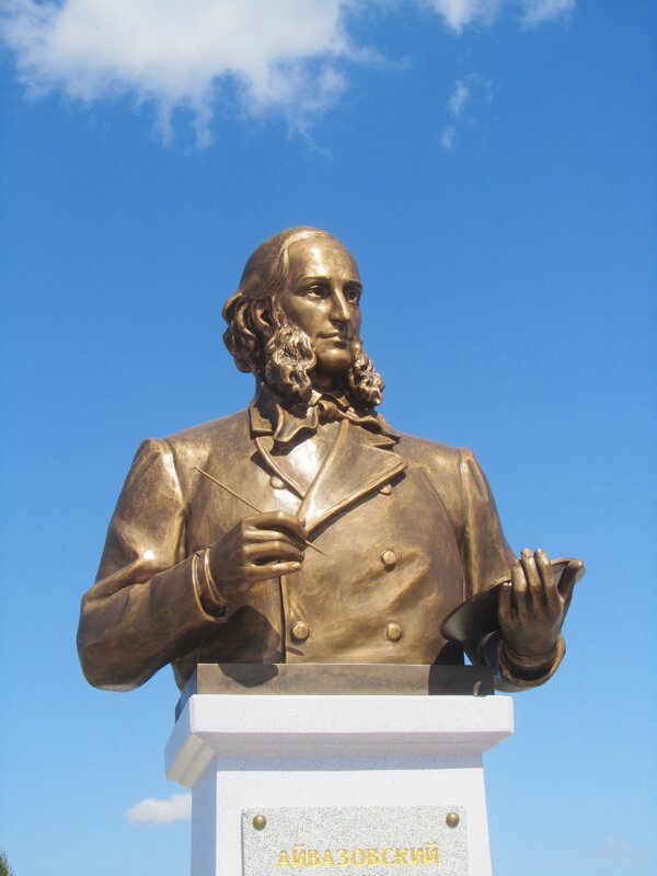 ..бюст Ивана Айвазовского у аэропорта в Симферополе... - galalog galalog
