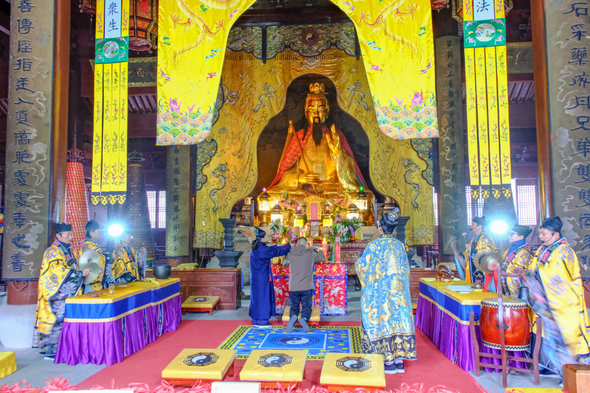 церемония молитва в храме - Георгий А