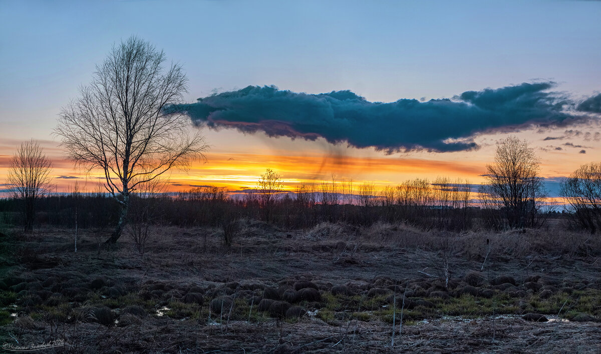 Апрельский закат в окрестностях Ухты, Коми. Дождик ножки свесил - Николай Зиновьев