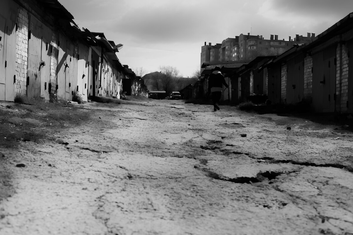 ч\\б серия " В лабиринте Калужских гаражей" - Артём Евтюхов