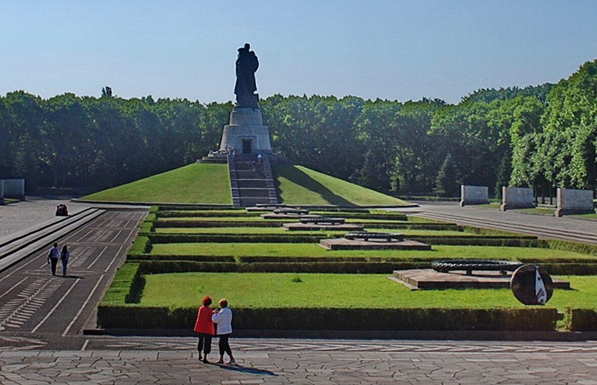 Военный мемориал в Трептов-парке в Берлине - Анастасия Смирнова Военный мемориал в Трептов-парке в Берлине - Анастасия Смирнова