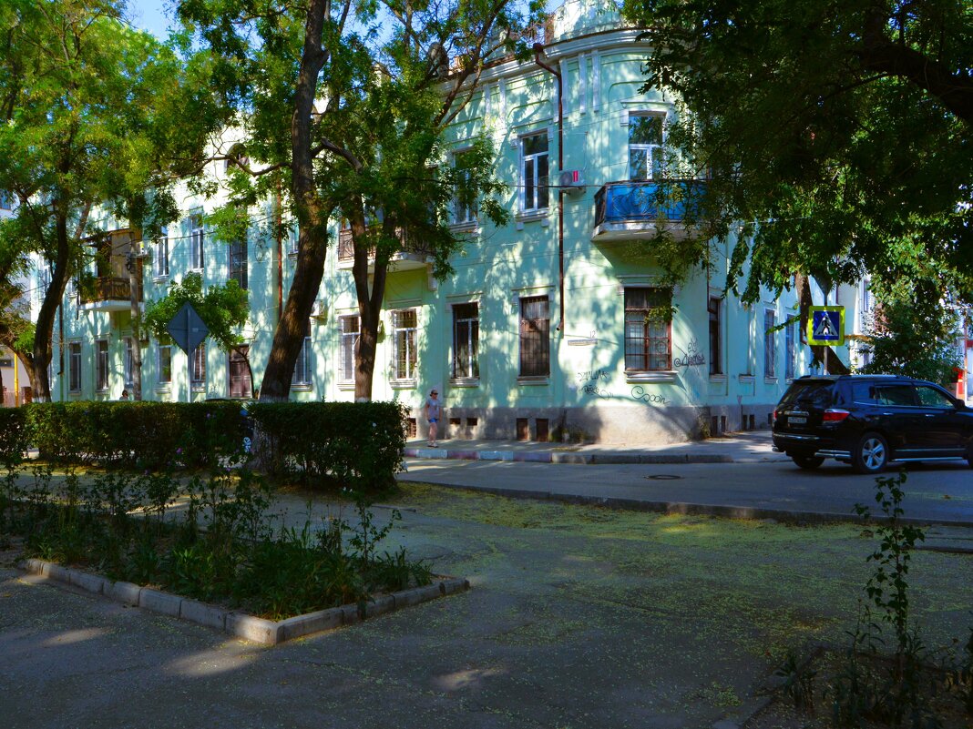 Феодосия. Дом по Адмиралтейскому бульвару 12. - Пётр Чернега