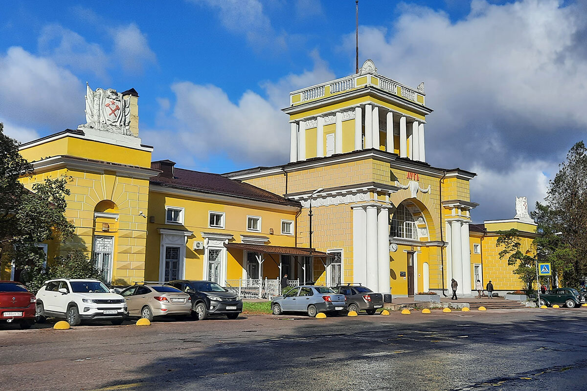 Железнодорожный вокзал города Луга. - Сергей Сомихин