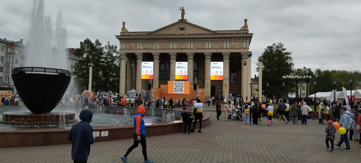 Театральная площадь. - Радмир Арсеньев Театральная площадь. - Радмир Арсеньев