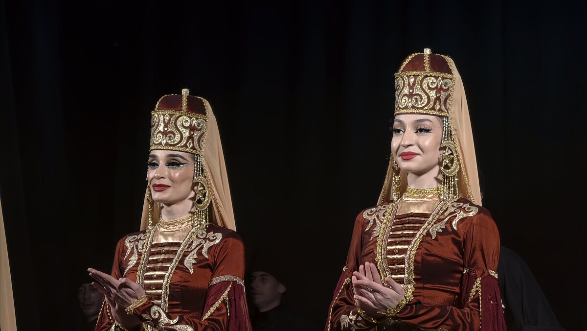 Из серии Кавказские танцы - Мариша Тим Из серии Кавказские танцы - Мариша Тим