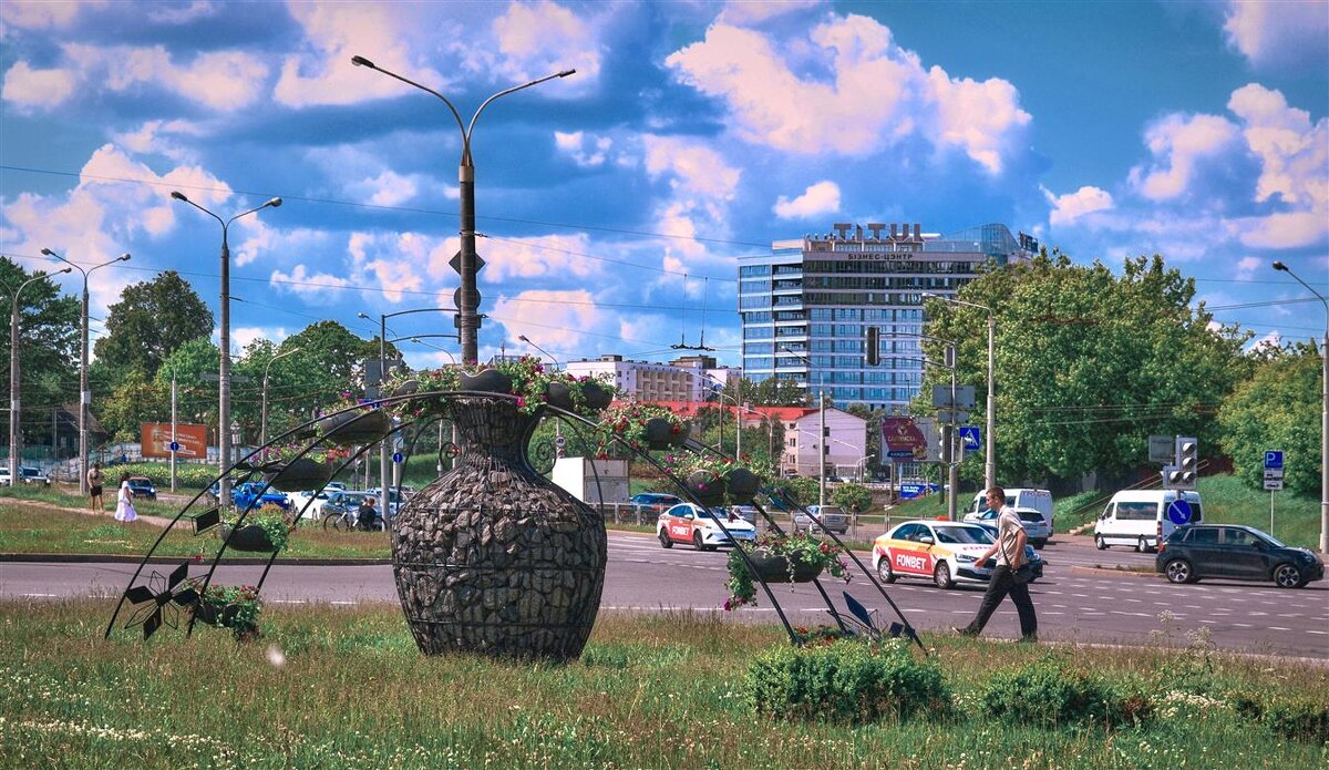 На стыке улиц Могилёвской, Л. Толстого и Н. Жуковского - Глeб ПЛATOB На стыке улиц Могилёвской, Л. Толстого и Н. Жуковского - Глeб ПЛATOB