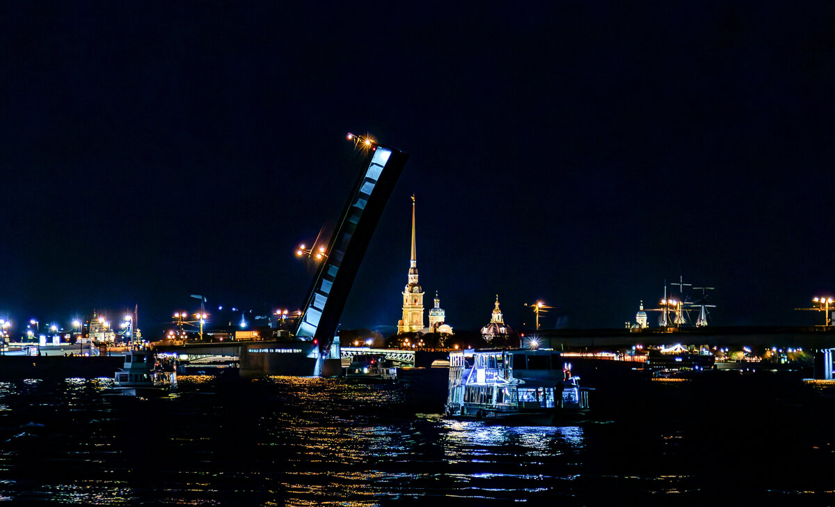 Санкт-Петербург. Ночная прогулка по Неве. - Yuri Chudnovetz Санкт-Петербург. Ночная прогулка по Неве. - Yuri Chudnovetz