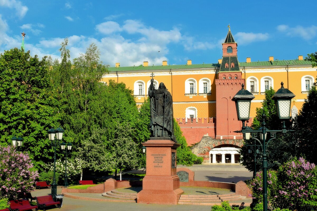 Памятник святому Ермогену. - Татьяна Помогалова