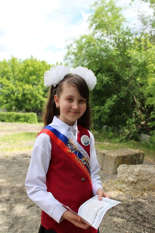 Выпускница начальных классов. - Игорь Родионов