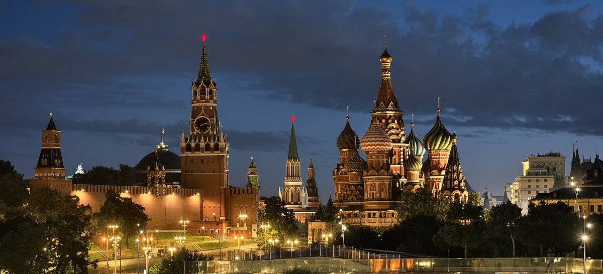 Спасская башня и храм Василия Блаженного - <<< Наташа >>> Спасская башня и храм Василия Блаженного - <<< Наташа >>>