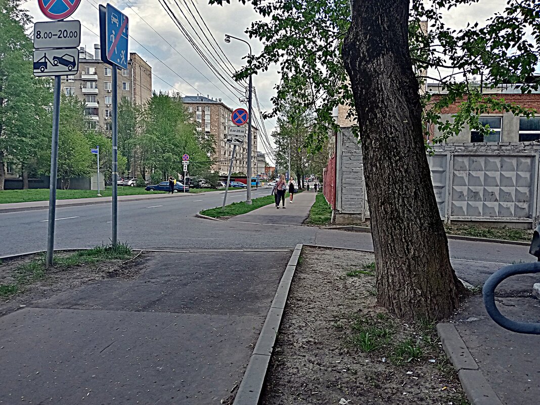 Около дома... - Владимир Драгунский
