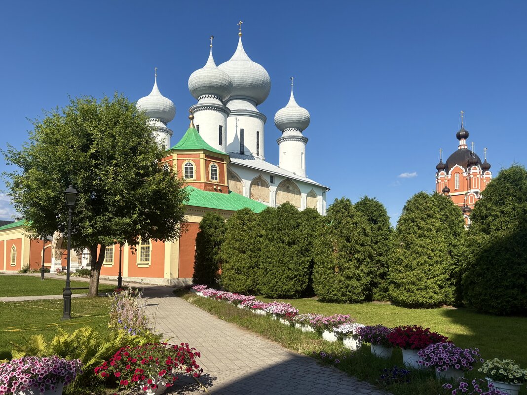 Собор Успения Пресвятой Богородицы...Тихвинский мужской монастырь - Наталия Павлова Собор Успения Пресвятой Богородицы...Тихвинский мужской монастырь - Наталия Павлова