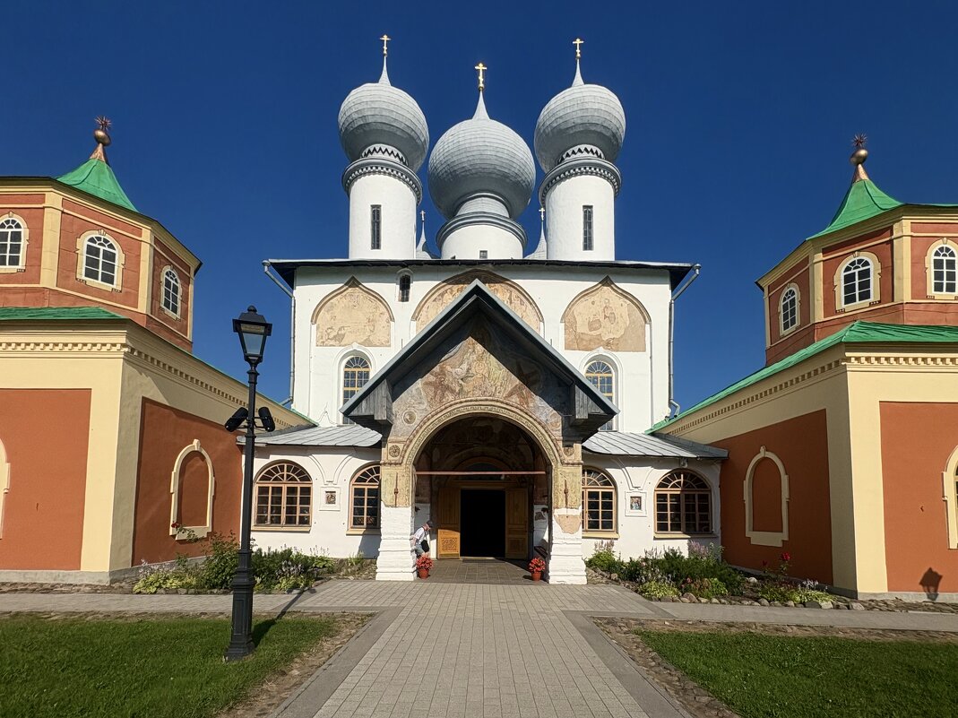 Собор Успения Пресвятой Богородицы...Тихвинский мужской монастырь - Наталия Павлова