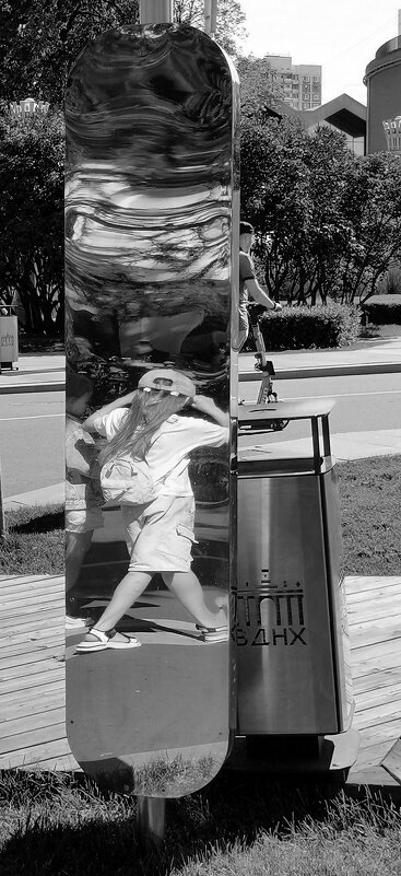 Отражение. Уличная фотография. - Любимова Ольга Отражение. Уличная фотография. - Любимова Ольга