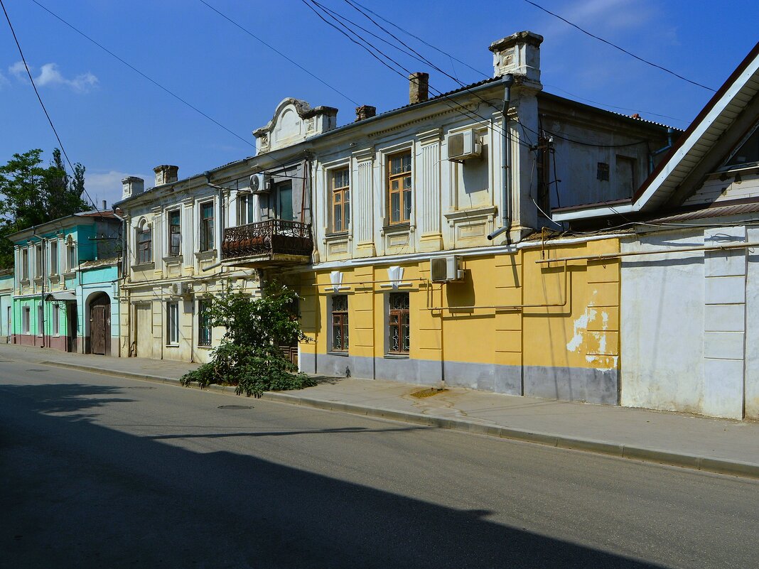Феодосия. Дом по ул. Красноармейской 5. - Пётр Чернега