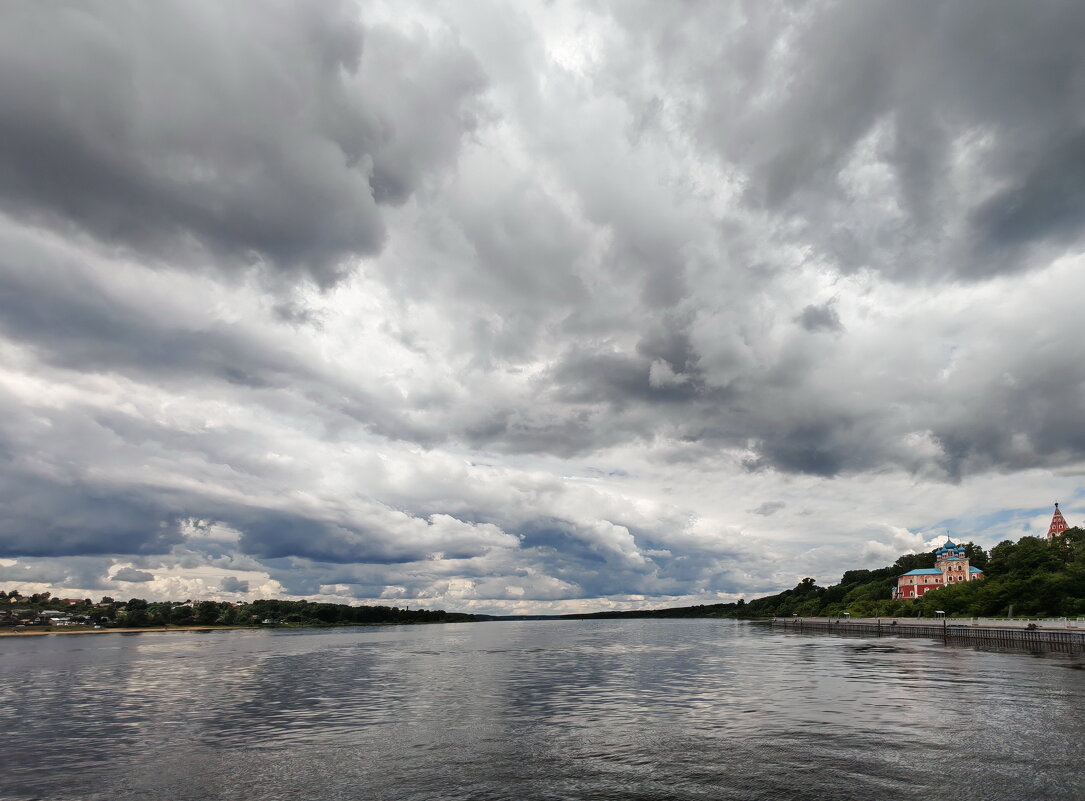 ВСТРЕТИЛИСЬ КАК-ТО ВОЛГА И НЕБО - Юрий Вовк