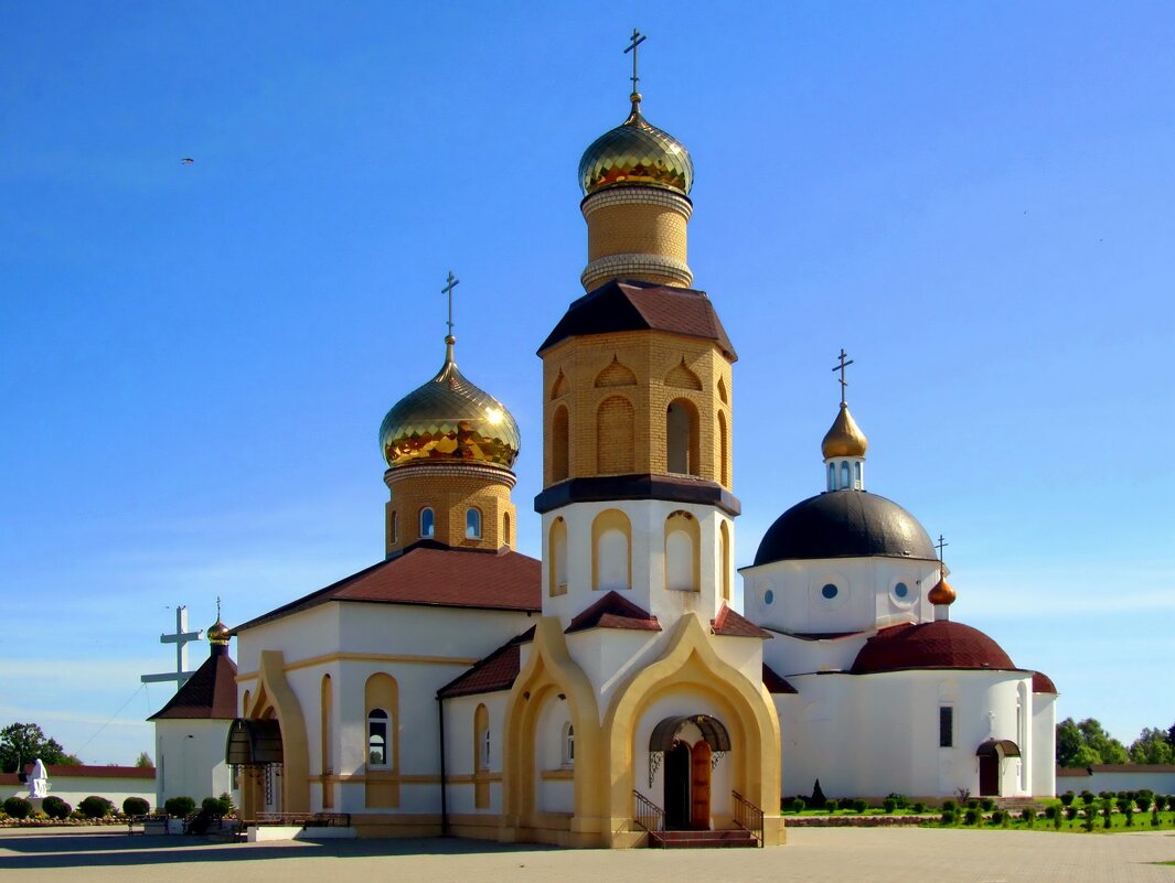 Храм с колокольней - Сергей Карачин Храм с колокольней - Сергей Карачин
