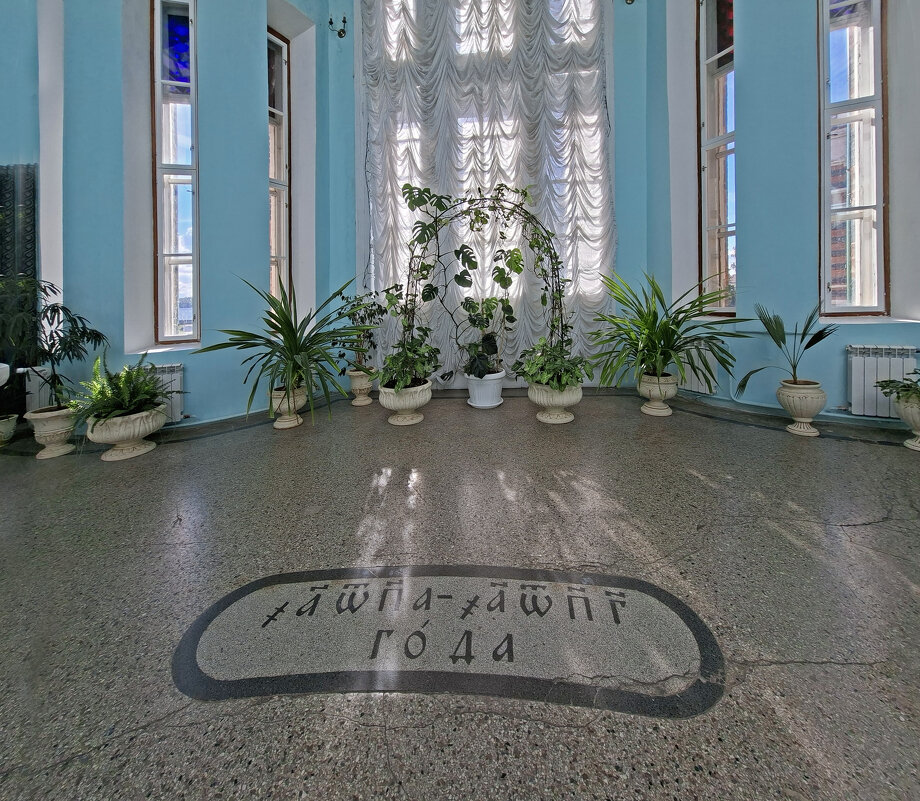На полу выложена надпись - Добро пожаловать. - ИРЭН@ . На полу выложена надпись - Добро пожаловать. - ИРЭН@ .