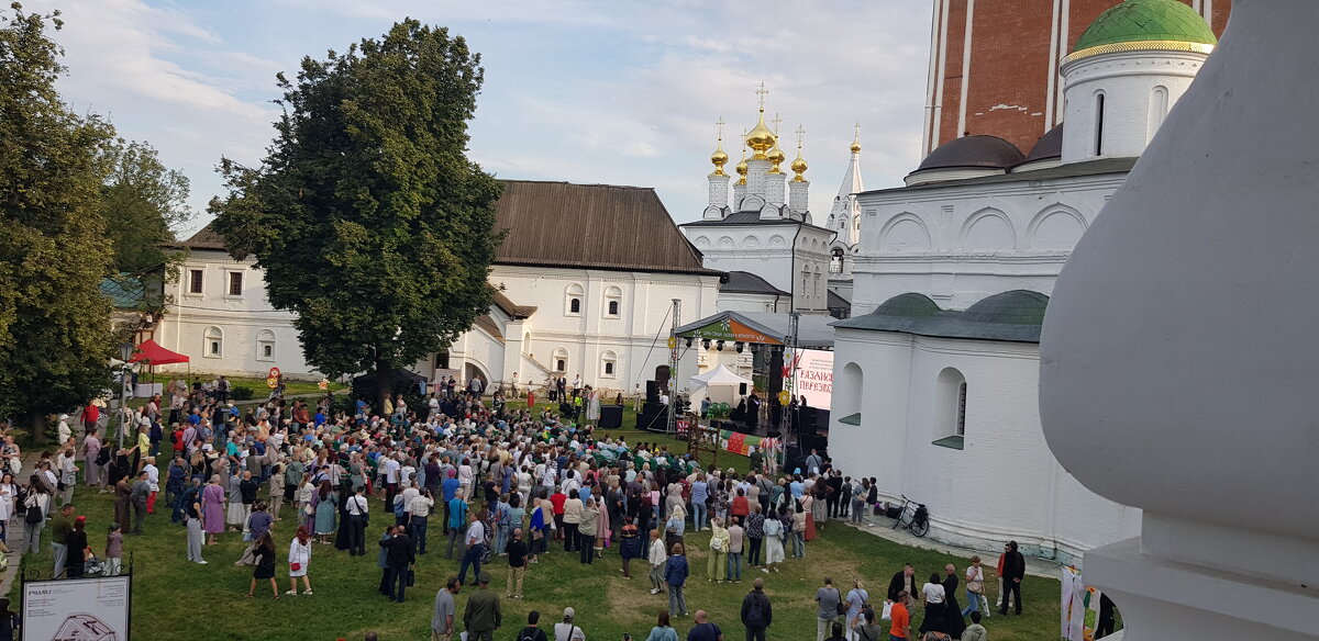 Вечер под звон колоколов - Galina Solovova Вечер под звон колоколов - Galina Solovova