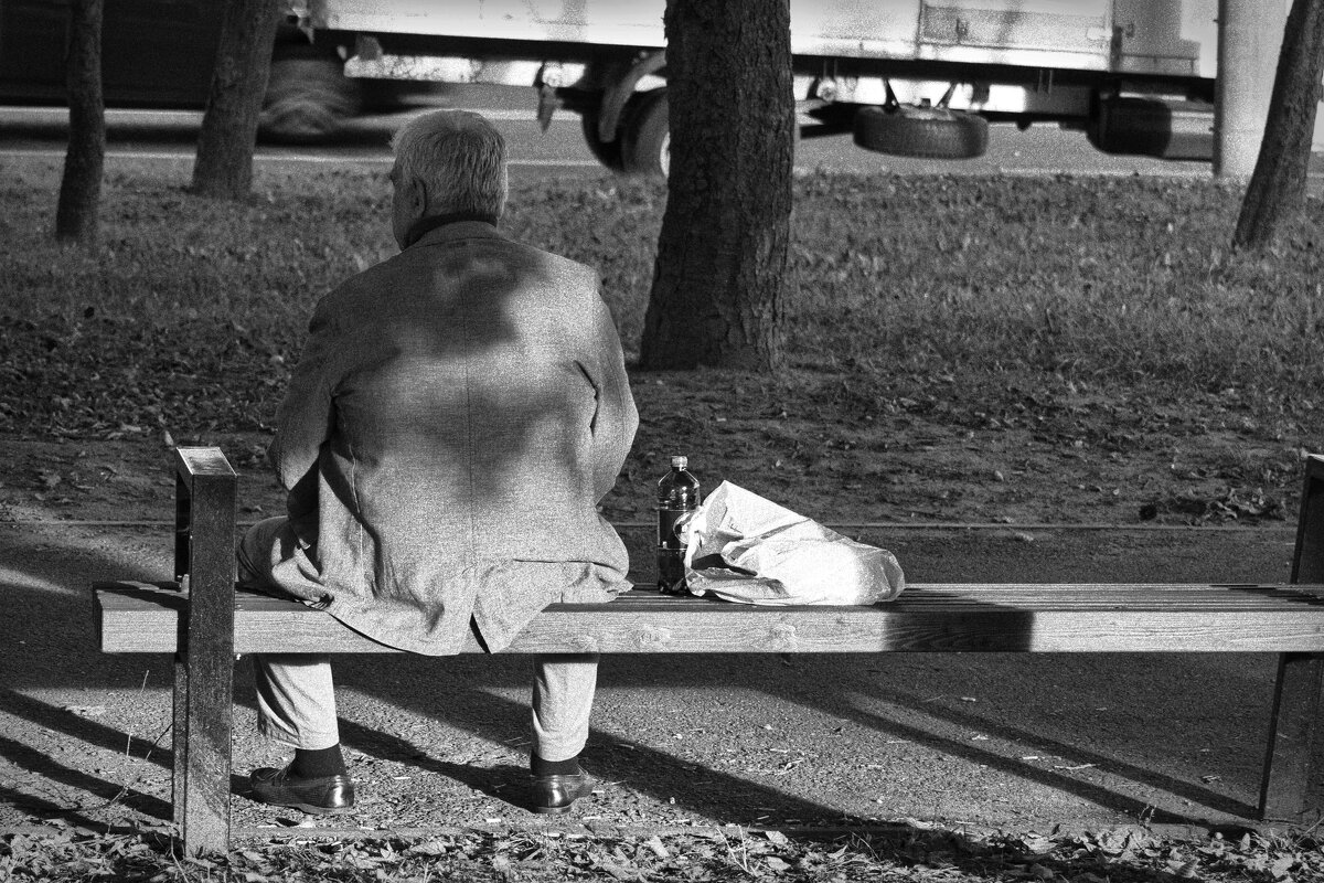 «Нет у одиночества имени и отчества…» (А. Розенбаум) - Глeб ПЛATOB «Нет у одиночества имени и отчества…» (А. Розенбаум) - Глeб ПЛATOB