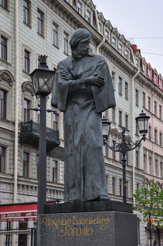 Памятник Н. В. Гоголю на Малой Конюшенной - Татьяна Машошина Памятник Н. В. Гоголю на Малой Конюшенной - Татьяна Машошина