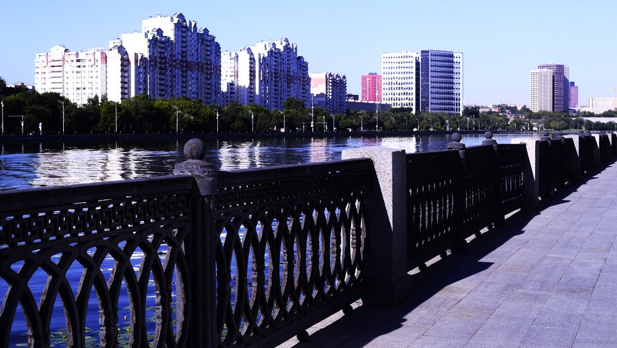 На набережной Москвы-реки. - Василий Палий На набережной Москвы-реки. - Василий Палий