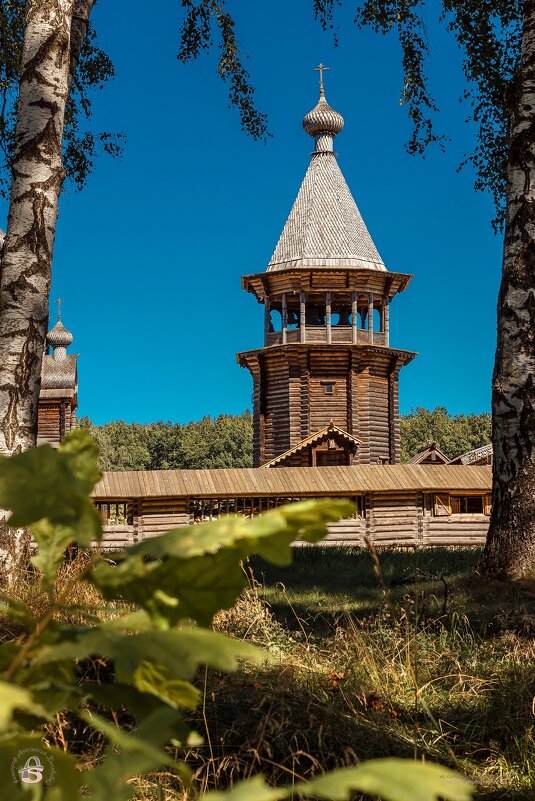 Колокольня Нижне-Уфтюгского погоста, восстановленная в этнопарке «Усадьба Богословка». - Анастасия Белякова