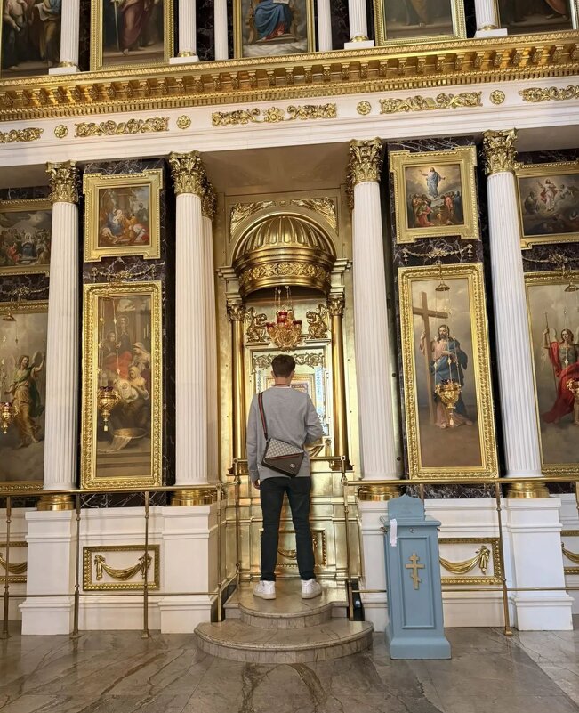 Перед иконой Казанской Богоматери - Татьяна Лютаева