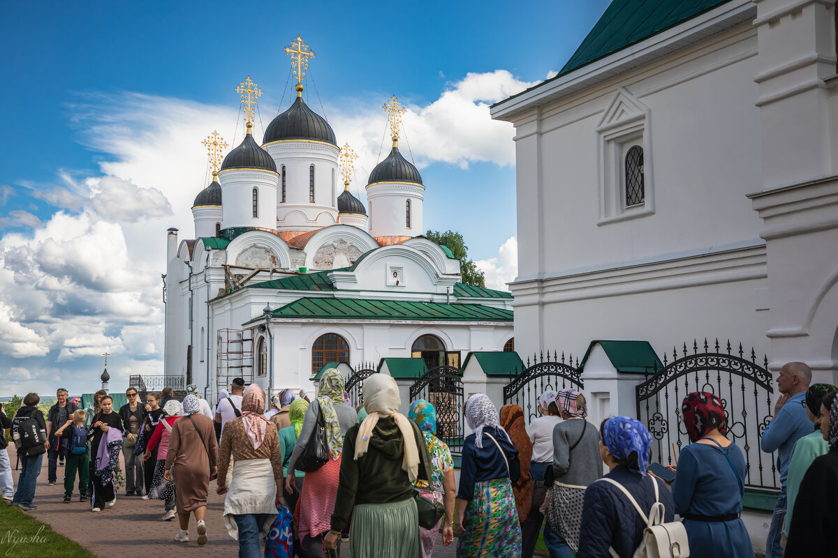 В монастыре - Nyusha . В монастыре - Nyusha .