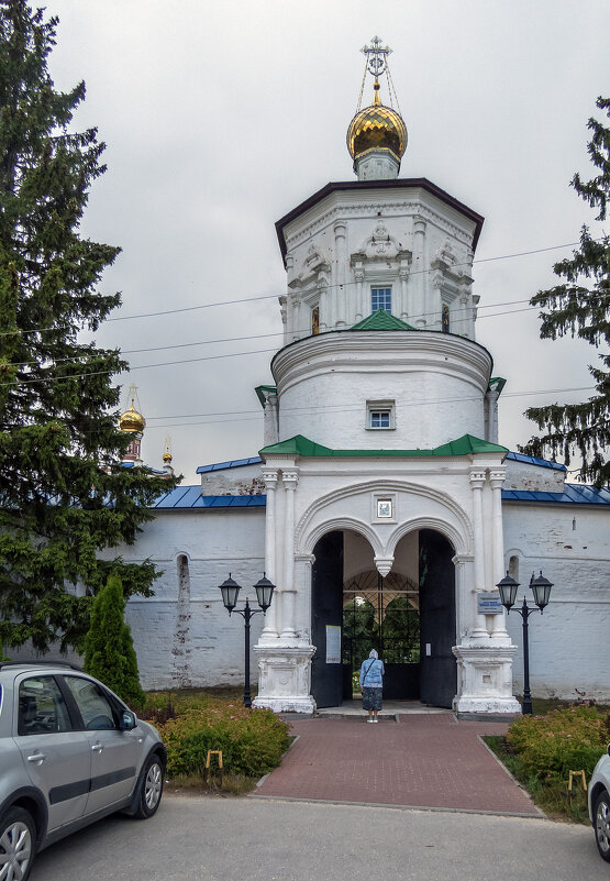 Надвратная Иоанно-Предтеченская церковь (заложена в 1695 г.). - Сергей Цветков Надвратная Иоанно-Предтеченская церковь (заложена в 1695 г.). - Сергей Цветков