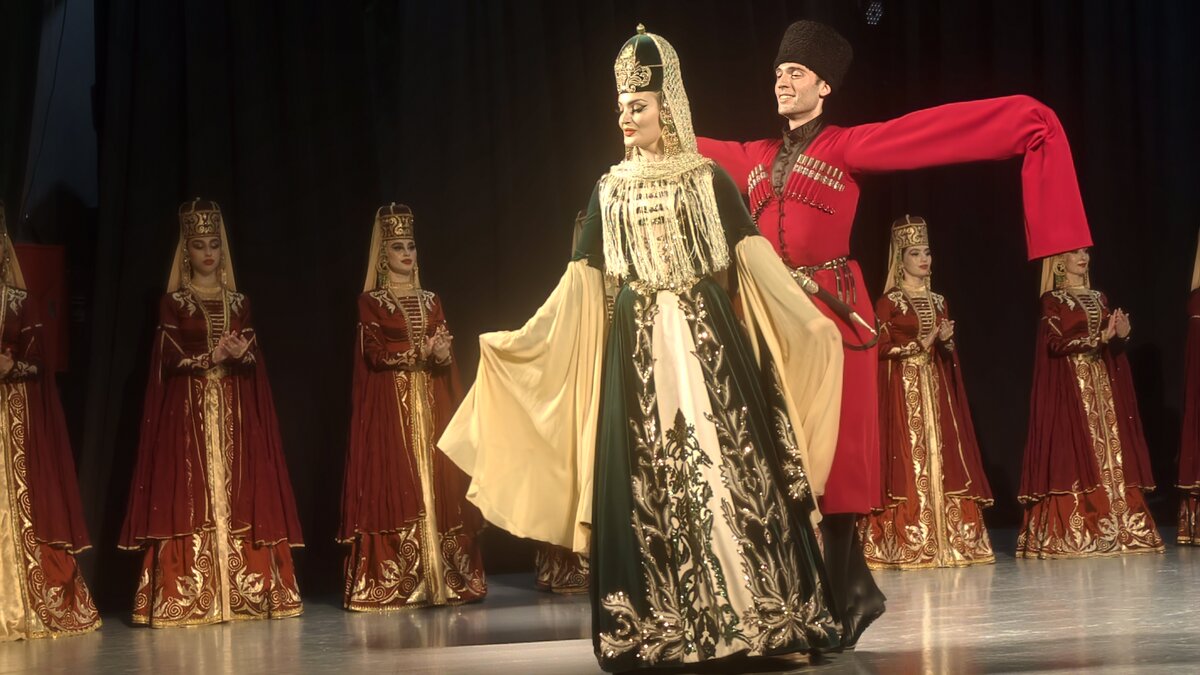 Из серии Кавказие танцы - Мариша Тим Из серии Кавказие танцы - Мариша Тим