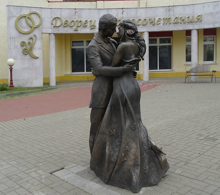 У дворца - PRP 