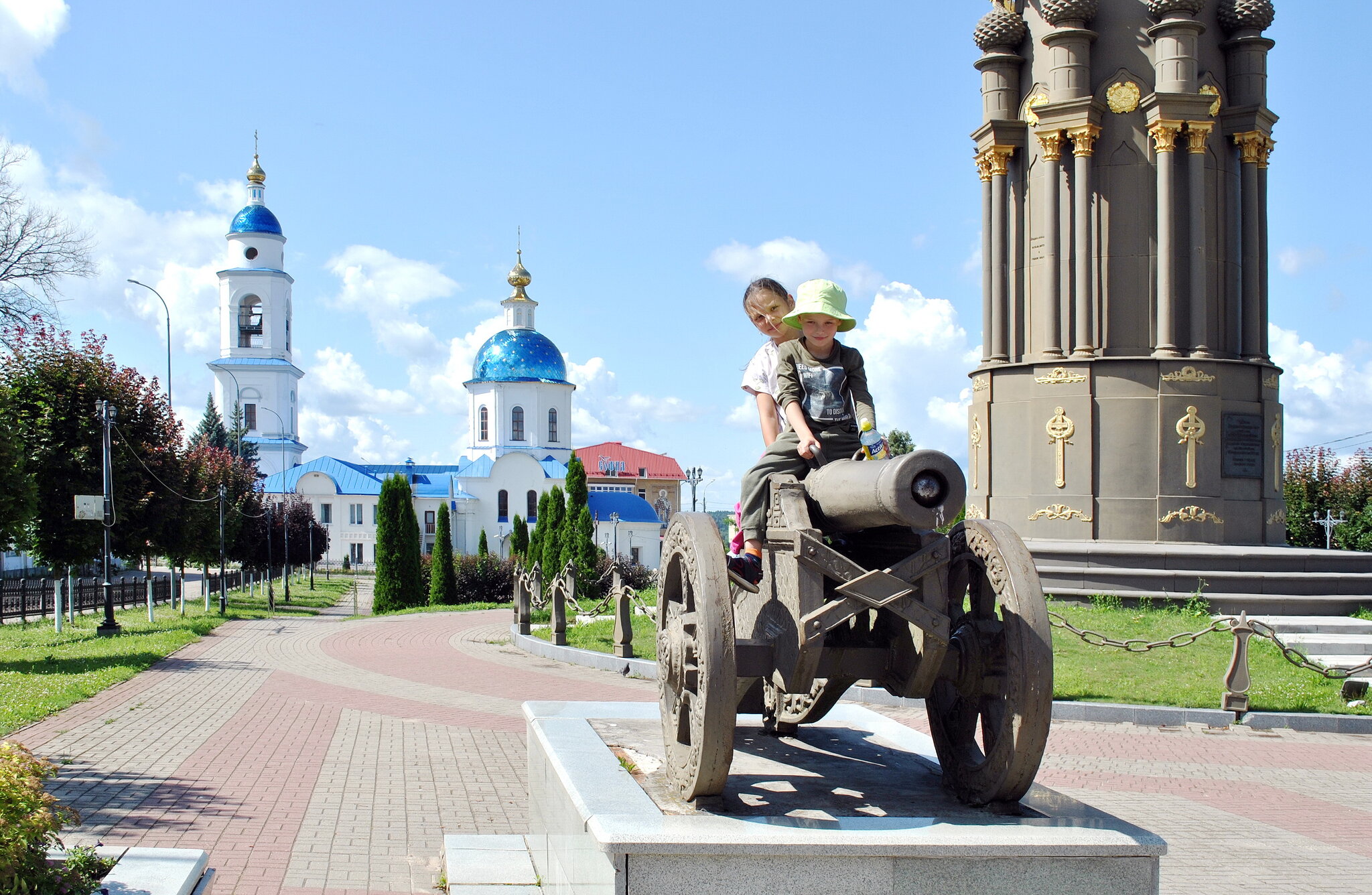 "Дети, на эту пушку залезать нельзя!" :: AleksSPb Лесниченко