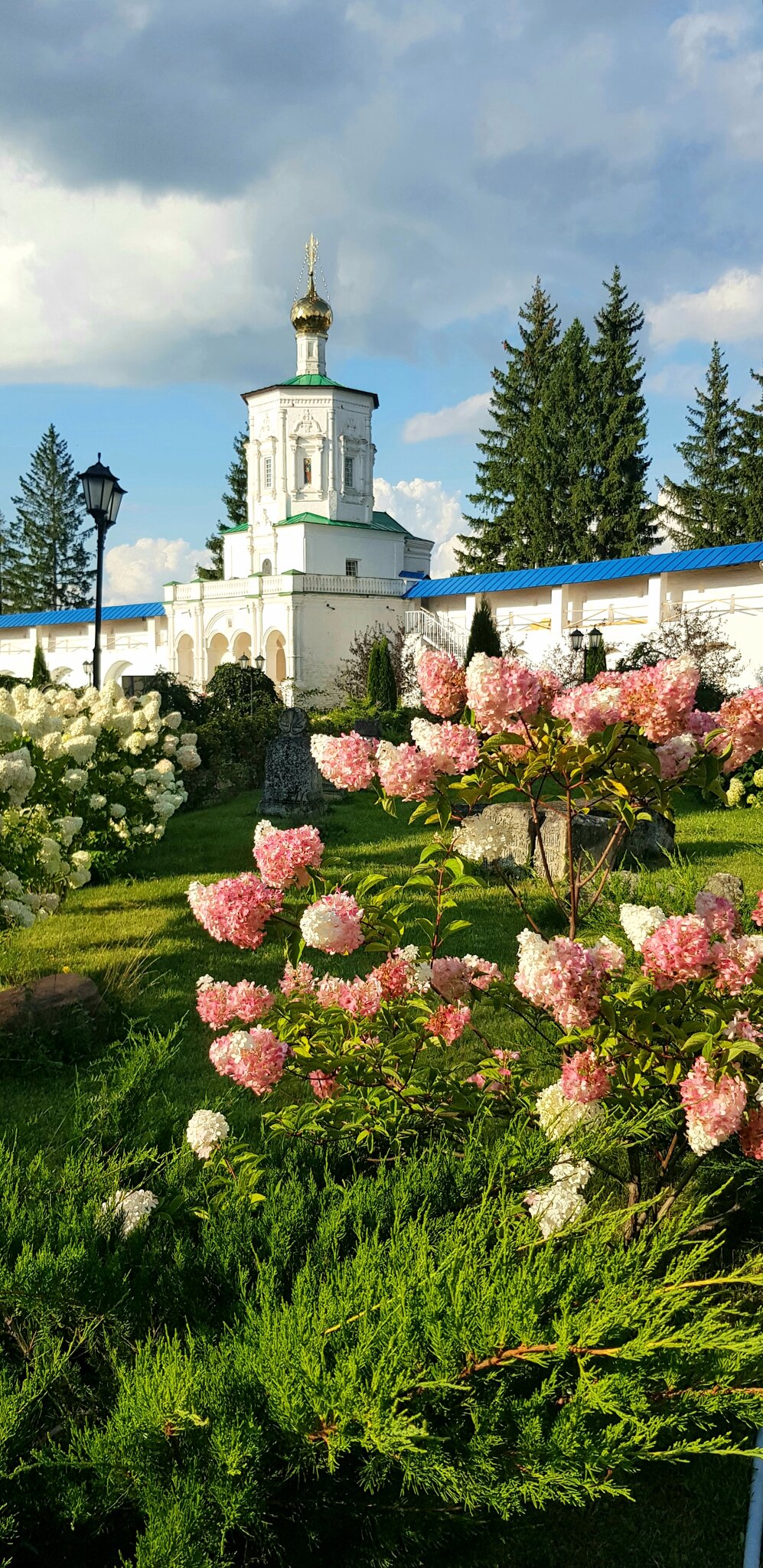 Надвратная церковь монастыря Рождества Пресвятой Богородицы :: Galina Solovova Надвратная церковь монастыря Рождества Пресвятой Богородицы :: Galina Solovova