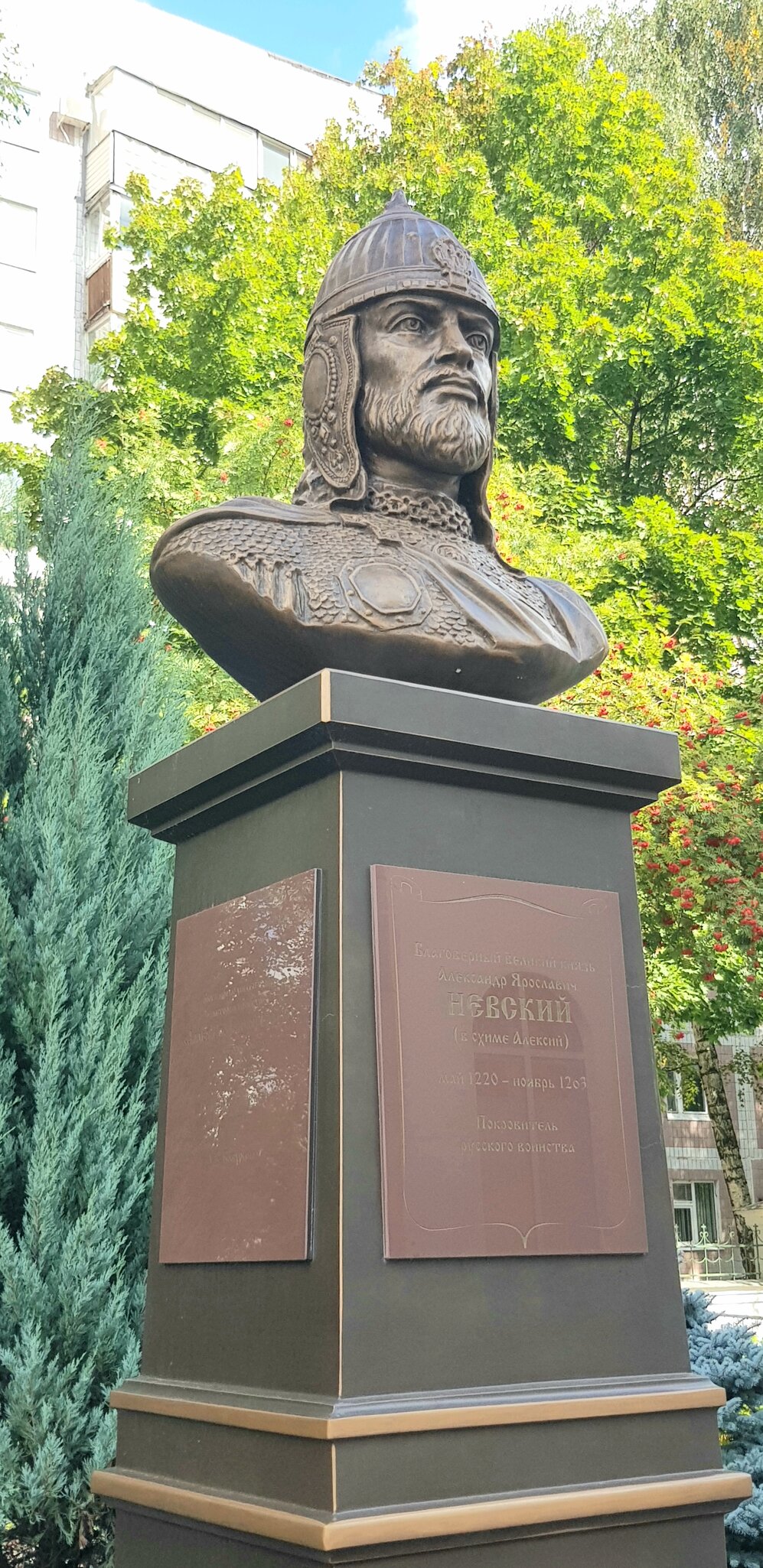Памятник Александру Невскому рядом с храмом :: Galina Solovova Памятник Александру Невскому рядом с храмом :: Galina Solovova