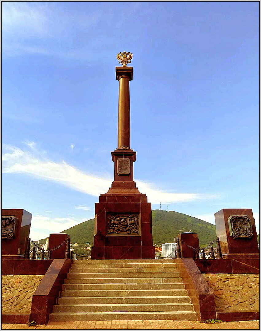 Петропавловск-Камчатский. Стела "Город воинской славы" :: Ольга Довженко Петропавловск-Камчатский. Стела "Город воинской славы" :: Ольга Довженко