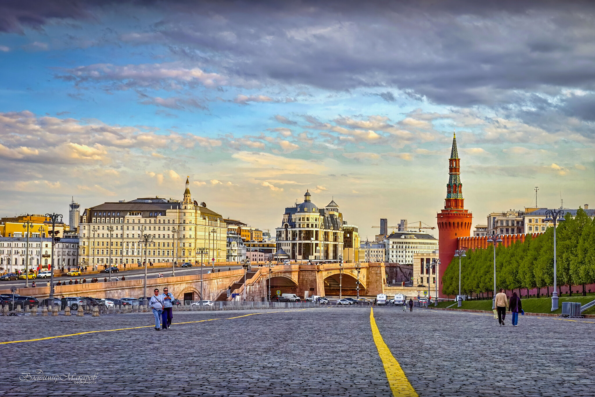 "За Москворецким мостом. Столичные зарисовки"© :: Владимир Макаров "За Москворецким мостом. Столичные зарисовки"© :: Владимир Макаров