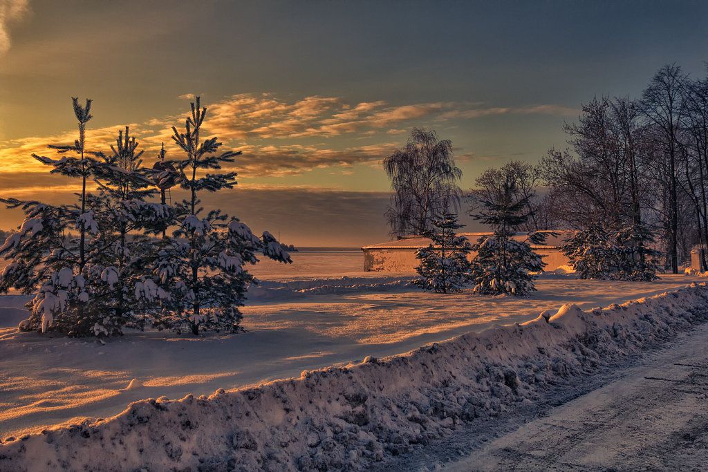 *** - Роман Макаров