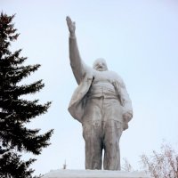 Товарищи, убирайте вовремя снег! Лопаты там, в шалаше! :-) :: Андрей Заломленков